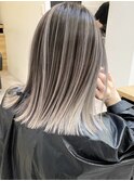 春のトレンド外国人風バレイヤージュとホワイトベージュのボブ