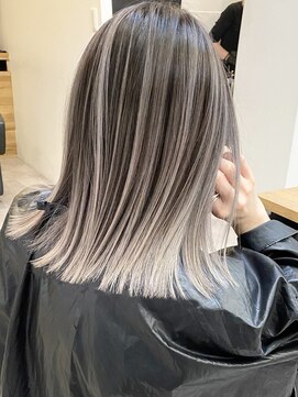 ヌエン 渋谷(NU/EN) 秋のトレンド外国人風バレイヤージュとホワイトベージュのボブ