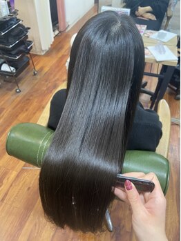 シエル ヘアーメイクアップ(CieL hair make up)の写真/ブリーチヘアもOK！髪に優しい縮毛矯正で理想のストレートヘアを実現。扱いやすくしなやかな美髪に