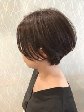 ショコラ ウメダ(Chocolat UMEDA) #暗めカラー #くびれショート #ハンサムショート