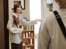 食器屋さんのあるビルの3階。エレベーターのご用意があります【髪質改善/鎌倉】