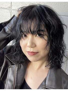 まるでシャネルの世界のようなパーマ