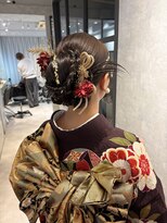 アロー(arrow)&nbsp;成人式ヘア　ツルッとシニヨン　カチモリ【もえみ】