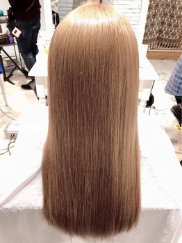 ピースバイキム(Peace by Kim)の写真/【新大久保駅徒歩1分/韓国ヘア】《ハホニコ3STEP/5STEPトリートメント取扱》カラーで傷んだ髪も美しく―。