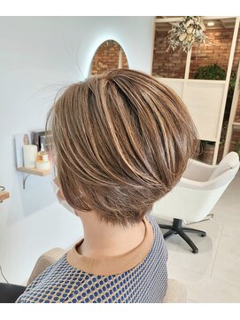 チェルシーヘアーデザイン(Chelsea hair design) ショートボブ|ハイライト|ショート|美容院|刈谷|ブリーチ