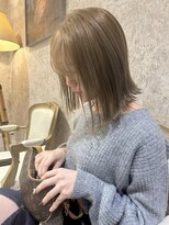 アースコアフュールボーテ 新潟中野山店 (EARTH coiffure beaute) ミルクティーベージュ_ハイトーン_外ハネ