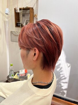 美容室 メザミー MESAMIES メンズカットピンク×ブラックサラツヤ髪ブリーチカラー