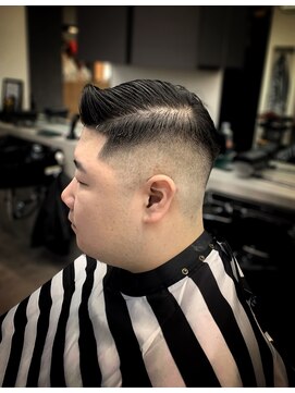 フジヤマバーバーショップ エビス(FUJIYAMA BARBER SHOP ebisu) サイドパートスキンフェードバーバースタイル【ebisu】