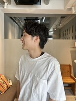 ミリ(milli Produce by ITAKURA)&nbsp;センターパート波巻きパーマ