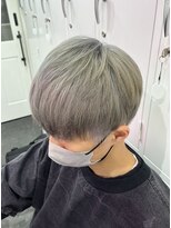 グレーカラーマッシュカット