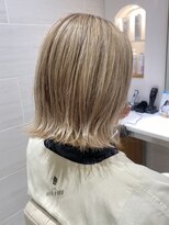 ピークアブー アヴェダ ギンザシックス(PEEK-A-BOO AVEDA GINZASIX)&nbsp;ミルクティーベージュ　ハイトーンボブ　外はねボブ　金髪◆