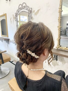 ティエル(Tieru) 飾りを付けたルーズアレンジ