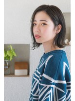 コモド(COMODO)&nbsp;外ハネマットアッシュグレージュ【明るい髪からチェンジ】