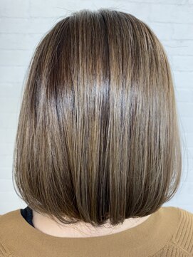 ジラフ(giraffe) 【ツヤと透明感】ハイライト ワンカールボブ