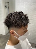 スパイラルパーマフェードショート2ブロ刈り上げ