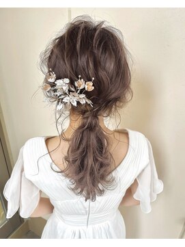 アイユー(ii+U) ローポニーテールアレンジ　華やかパーティーヘア