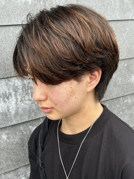 ヒュイル バイ ニアウ(Hwyl by Niau) メンズマッシュセンターパートスパイラルパーマニュアンスパーマ