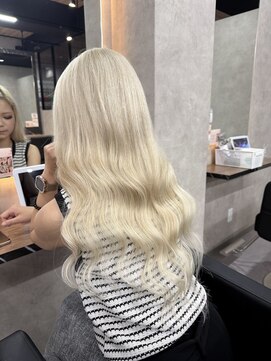 ラピス 大阪心斎橋店(Lapis) White