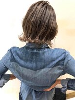 トルネード(TORNADO)&nbsp;外国人風ハイライトバレイヤージュショートボブ  グレージュ