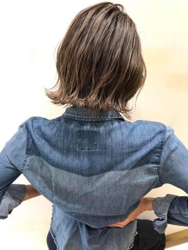 トルネード(TORNADO) 外国人風ハイライトバレイヤージュショートボブ グレージュ