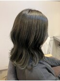 暗く透けるオリーブグリーン