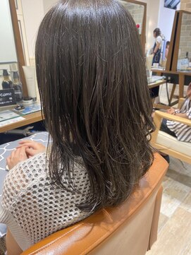 ネオリーブエム(Neolive em;) 【 オリーブグレージュ 】