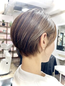 カラーズ(THE COLORS) 【THE COLORS】Ear-hanging Roundness short