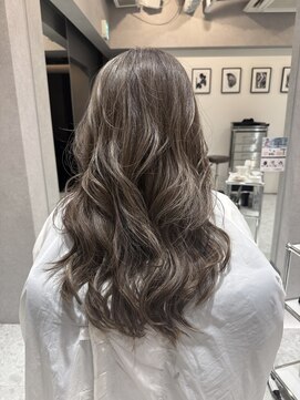 タカハシ ヘア アンド スパ(TAKAHASHI HAIR&SPA) プラチナミルクティーハイライト