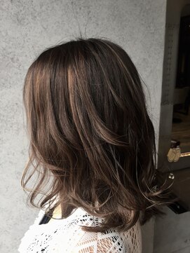 ヘアサロンM 新宿 くびれミディアム