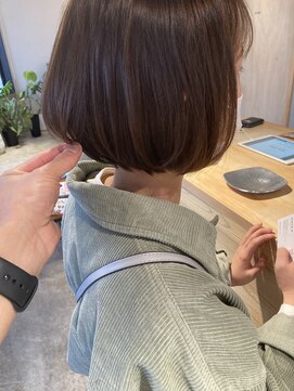 ユニカ(UNIKA) 襟元すっきりのショートボブ