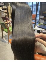 エミュー(emue) 20代30代40代人気☆大人可愛いくびれロング艶感ストレート中島