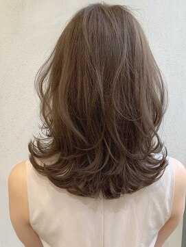 ウェイズ トウキョウ(Ways TOKYO) 思わず触れたくなるキャメルベージュ