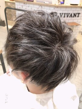 ヴィヴァン(Vivant) ツーブロックでほんのりスパイキーショート