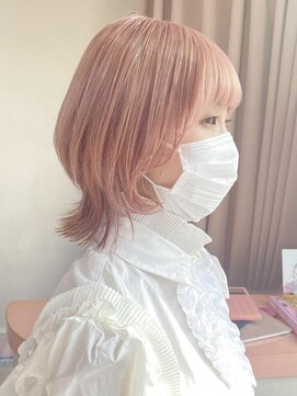 ベティ(Bettie) ショートウルフ　マッシュウルフ　ピンクヘア　サーモンピンク