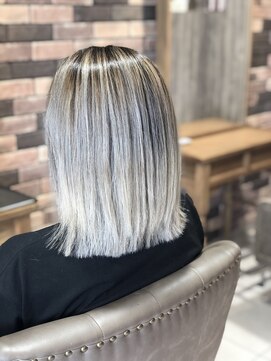 ホワイト 伊勢崎(WHITE) フルブリーチ歴をリペア！白髪ぼかし☆外国人風バレイヤージュ☆