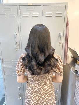 プレシャスバイプロデュース(precious by Produce) 艶オリーブグレージュ[町田／町田駅/町田駅前店/学割U24/JR町田]