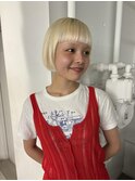 ホワイトブロンドハイトーンミニボブ