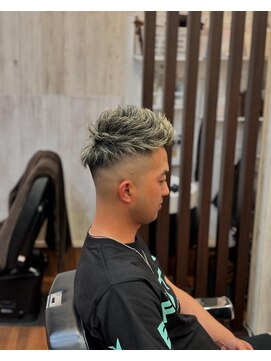 ライズヘアー(RISE HAIR) スキンフェード＋ハイライト