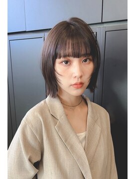 ザシー オモテサンドウ(The C) 20代30代40代ナチュラル大人可愛いレイヤースタイル