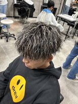 イーラ(era)&nbsp;メンズパーマホワイトメッシュ縦落ちツイスパマッシュ