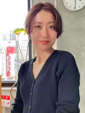 テトヘアー(teto hair) センターパートベージュカラーショートヘア前髪長めショート
