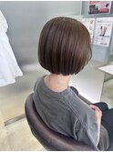ベージュ・ブラウン・ミニボブ
