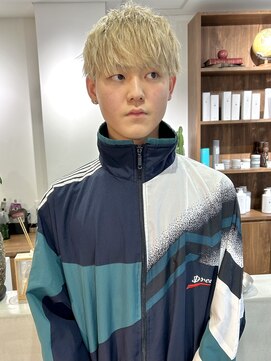 ウィム(wim) 『ブロンドマッシュ』ハイトーンカラー/刈り上げマッシュ