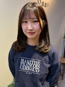 オッジ 西新店(Oggi) レイヤーカット 20代 オリーブグレージュ 透明感 顔周りカット