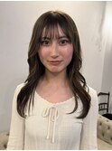 透明感カラーで叶える上品セミロングウェーブ