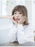 外ハネがキュートなミディアムスタイル♪