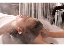 【30分のシャンプー＆ヘッドスパを全員毎回無料でサービス】