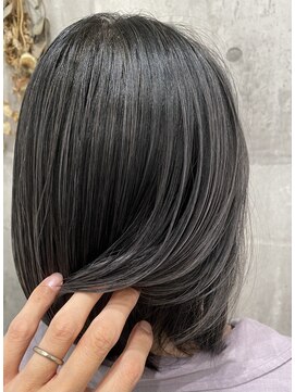 ビスポーク(BESPOKE) 大人可愛いグレー系ハイライトバレイヤージュ