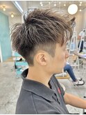 「アップバングスタイル」ツーブロック刈り上げ