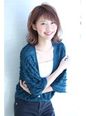 ラフウェーブが可愛いフェミニンスタイル